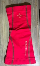 TOMMIE COPPER PERFORMANCE KNEE SLEEVE  Women's Size Small PINK  NEW