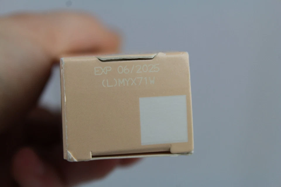 IT COSMETICS ~ CC+ NUDE GLOW SKIN TINT ~ NEUTRAL MEDIUM ~ 1.08 OZ - Image 2 of 4