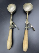 Vintage lot of 2 - Size 20 Ice Cream Scoops - 1 is Gilchrist's #31