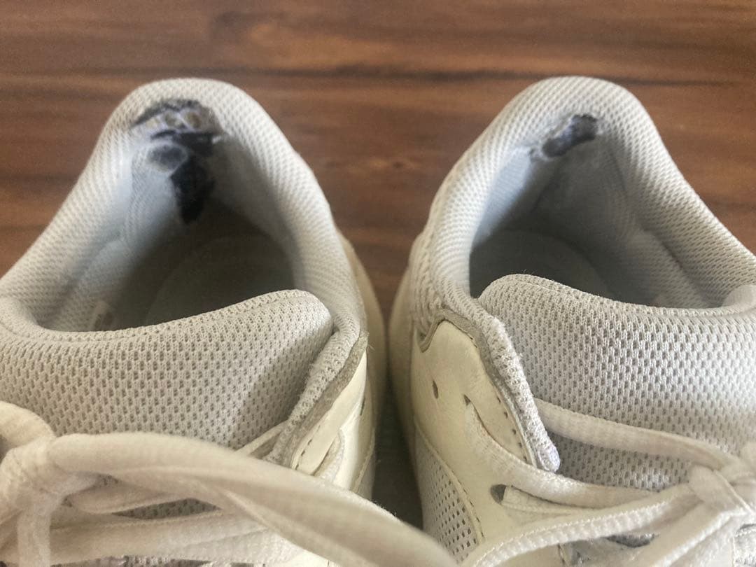 adidas YEEZY BOOST 700 White 27.5cm Used Sneakers thumbnail 3