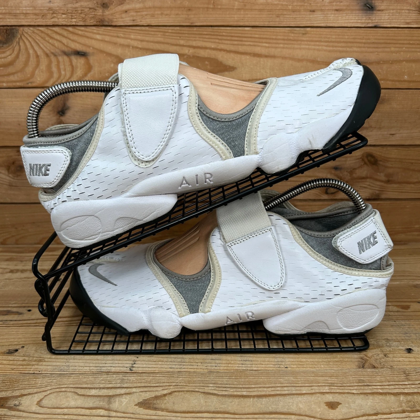 Sandali Nike da uomo taglia UK 9 Air Rift in pelle bianca con punta divisa sandali da spiaggia scarpe