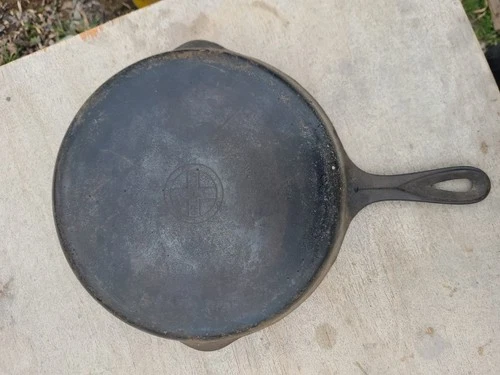 Griswold No. 8 Small Logo Cast Iron Frying Pan Skillet
