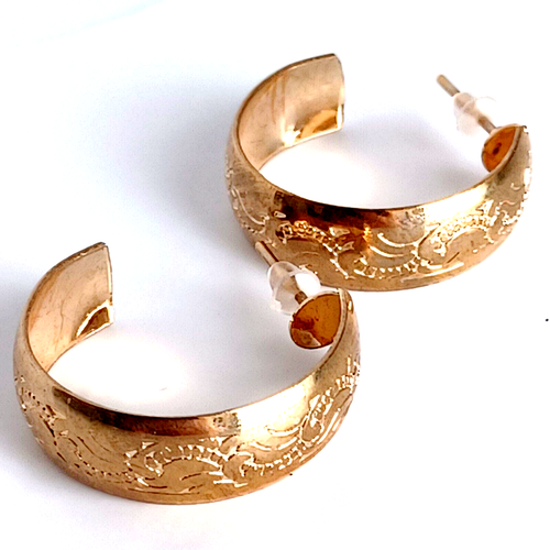 Earrings Etched Paisleys Floral Huggie Gold Tone Dainty Pierced NICE 1" - Picture 12 of 14