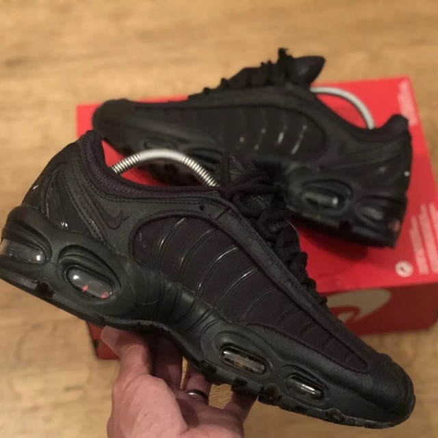 nike tailwind triple black