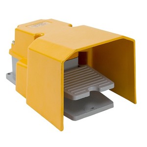 Single Pedal Foot Switch with Guard, Heavy Duty, SPDT Momentary, 15 Amp, 250 VAC