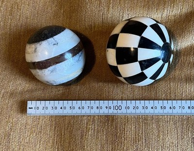 4 Marmor - Onyx Stein geschichtet poliert Kugeln plus eine karierte Kugel