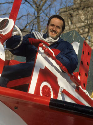 Musician Roger Miller at the Macys Thanksgiving Day Parade in N - 1986 Photo 3