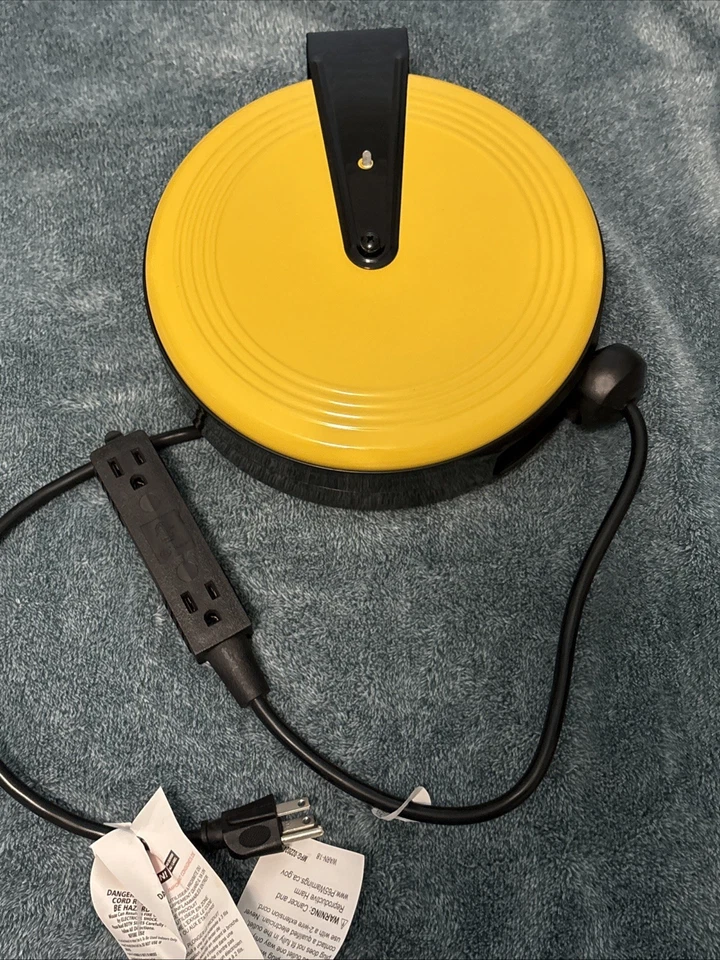 New Bayco Model 800 Retractable Power Cord Reel - 125V AC 10A Industrial Yellow - Image 4 of 4