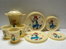 17 PIECE VINTAGE 1978 RAGGEDY ANN  ANDY PLASTIC TEA SET BY THE BOBBS-MERRILL CO
