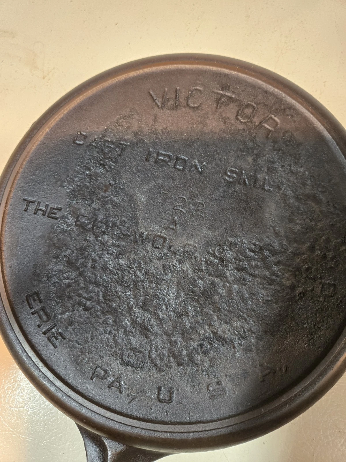 Vintage Victor 8 Cast Iron Skillet, 722A, Fully Marked