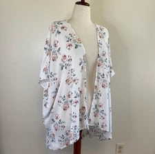 NWT. I joah Floral Kimono. Blue Pink White. Coquette Feminine. Large
