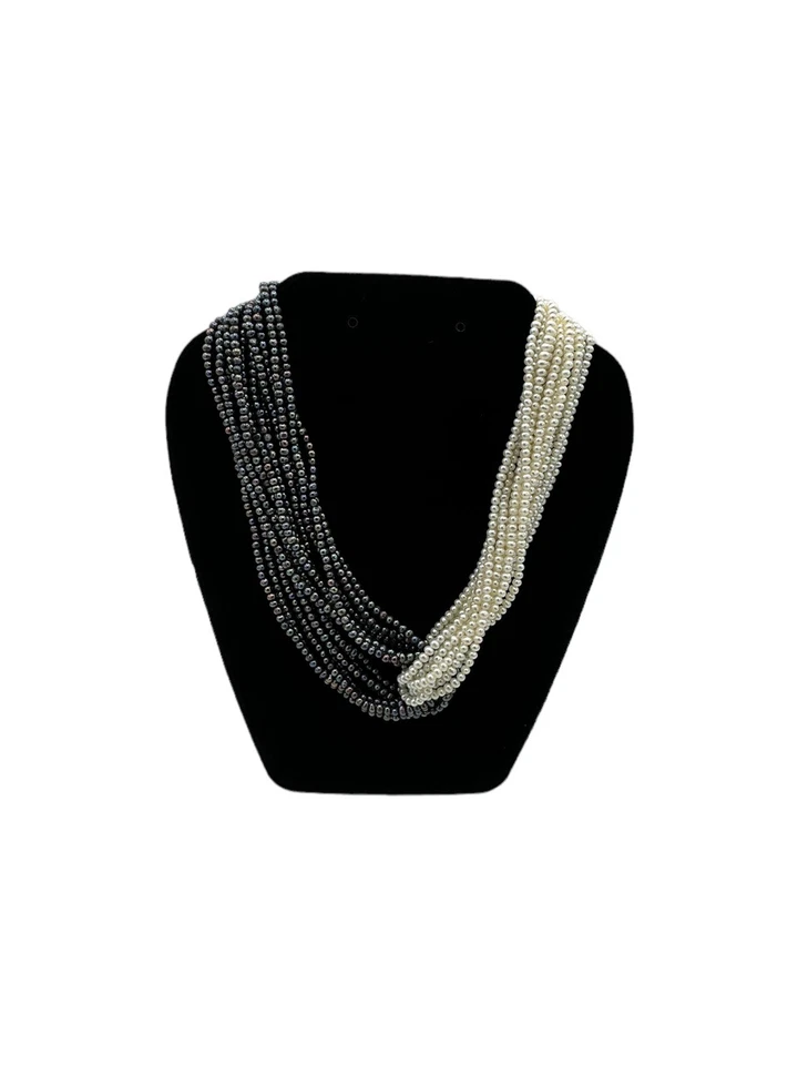 Collar colgante de perlas con cuentas blanco y negro multihiebra broche floral a presión