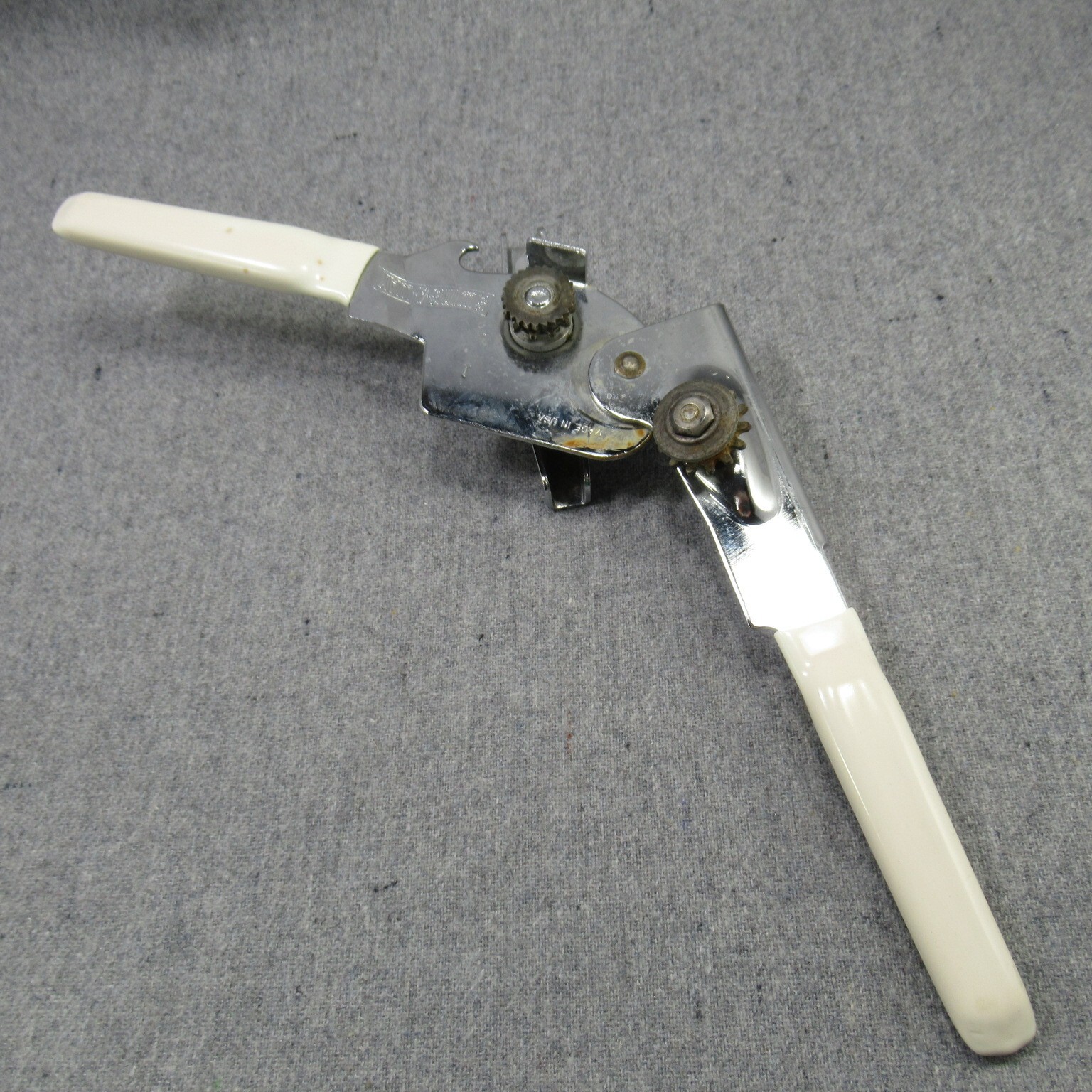 Swing Away Manual Can Opener White Grips Handles Bottle Opener 7" eBay