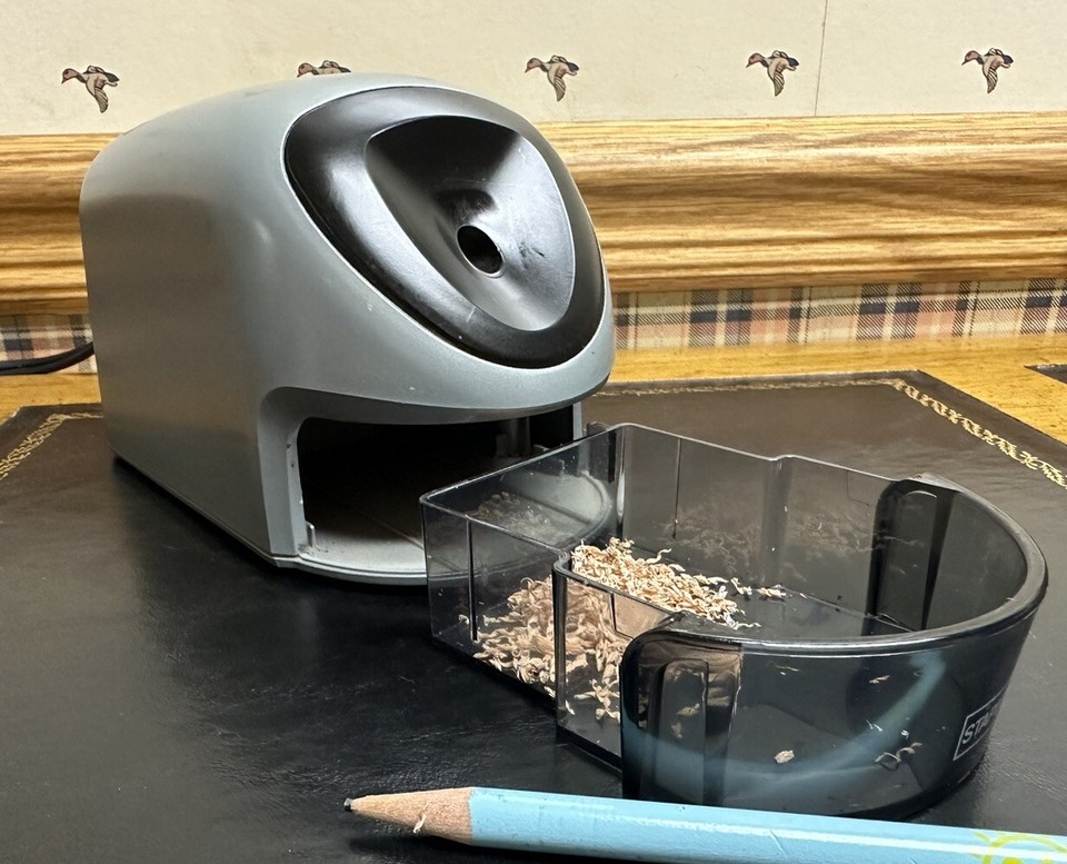 Staples Electric Plug In Pencil Sharpener Gray Silver 34462 Tested