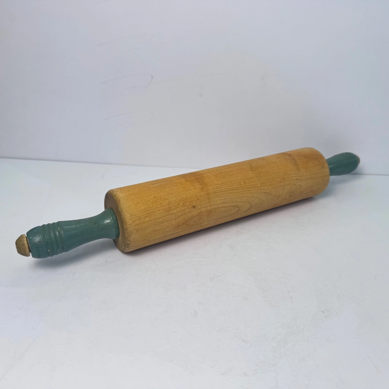 Vintage Munising Wooden Rolling Pin Teal Green Handles Farmhouse Kitchen Decor
Opens in a new window