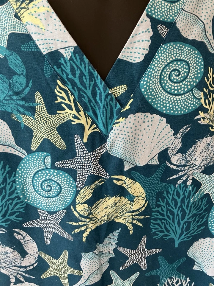 Butter Soft Originals Scrub Top Women's 5X Teal Blue White Seashells V-Neck SS - Image 3 of 4