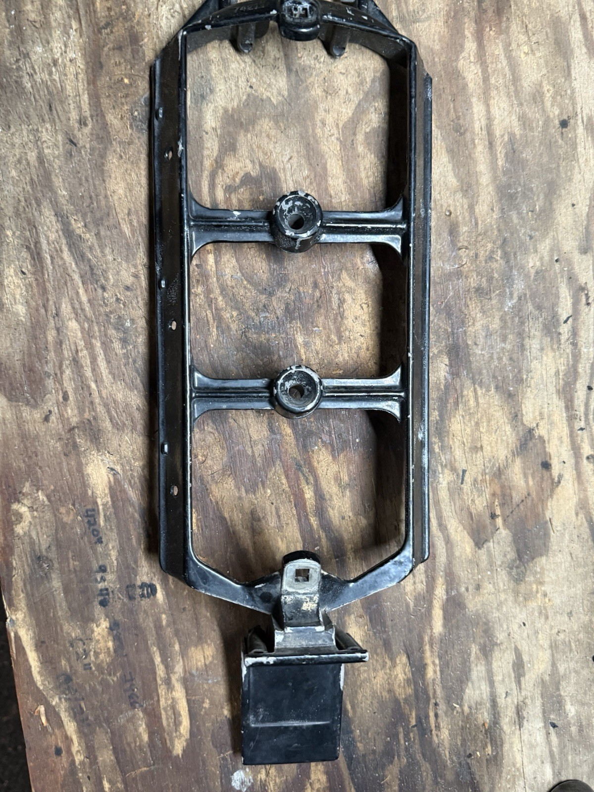 Mercury 74211 74510A2 69555 Rear Cowling Support Bracket 70hp 65hp 650 50hp 3cyl