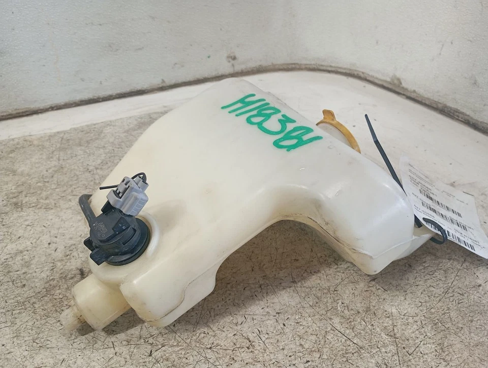 Wash Reservoir Without Headlamp Washers Fits 05-11 MAZDA RX8 3984027 - Image 2 of 4