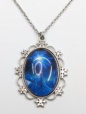 Disney FROZEN Elsa "Let It Go" Oval Snowflake Pendant Silver Tone Necklace 34"