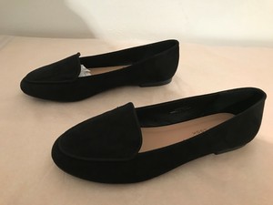 black flat loafer shoes