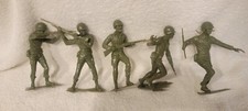 5 Vintage 5.5 IN. Large Size WWII Plastic Army Soldiers Green Marx 