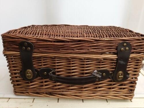 Vintage Rattan Wicker Woven  Baskets Case Bag Storage Hamper Crafts Display  - Afbeelding 1 van 8