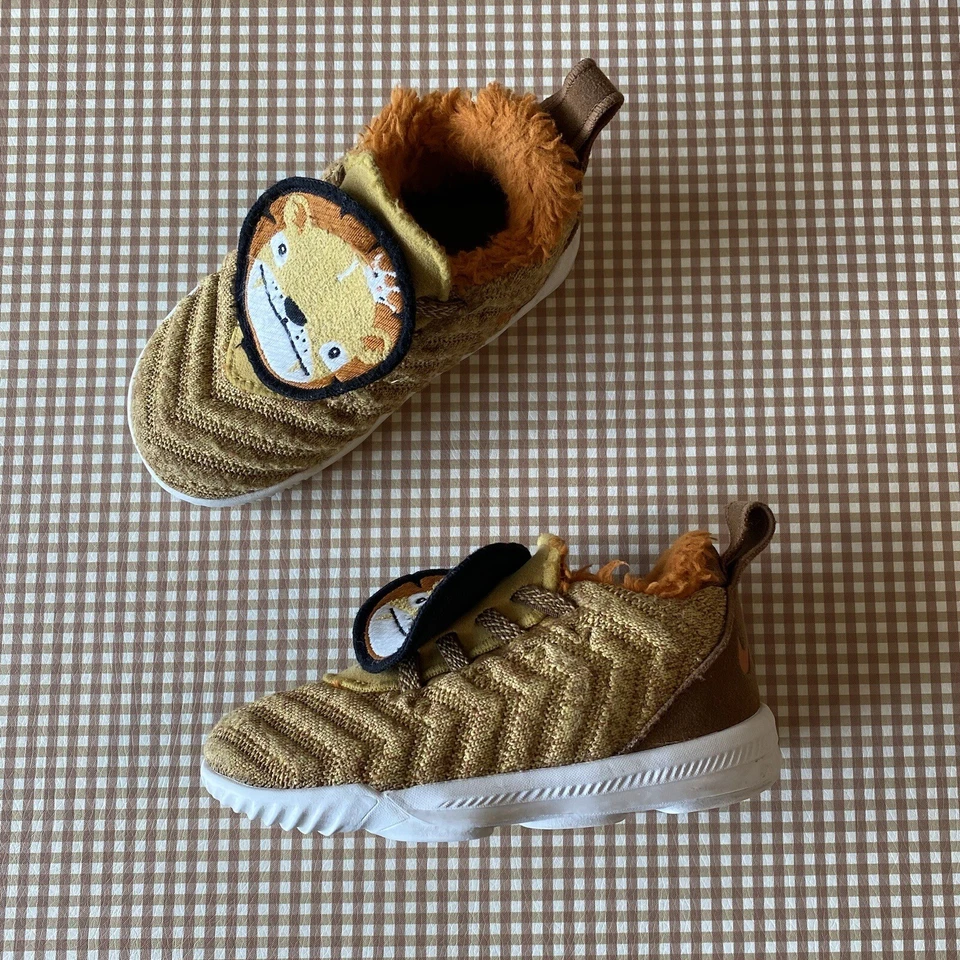 NIKE LeBron “Little Big Cats” Infantil Tenis Zapatos Talla 8C. AT5709-700. LEER Foto 4 de 4