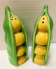 Vintage Shafford Bean Pods Pea Pods Ceramic Salt and Pepper Shakers Japan