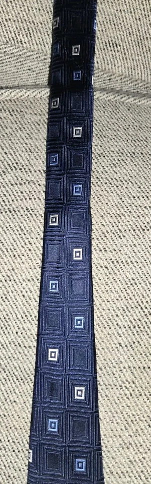 Cuadrados geométricos azul oscuro Michael Kors 100 % seda RN 121148 59,5 pulgadas 3,25 de ancho Foto 4 de 4