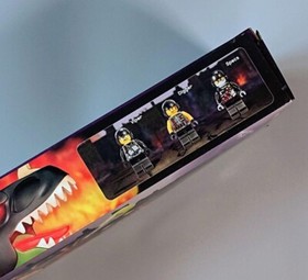 LEGO Dino Attack Iron Predator vs. T-Rex 7476 In 2005 New Retired P2 Express F/S