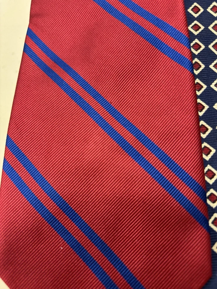 Dos corbatas para hombre: Brooks Brothers y J. Tripulación. Seda. Longitud media 57-58 pulgadas. Foto 3 de 4