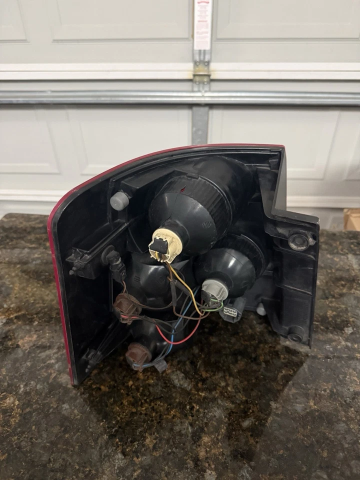 2006-2008 Land Range Rover Sport Right RH Passenger Side Taillight Lamp RH OEM - Image 4 of 4