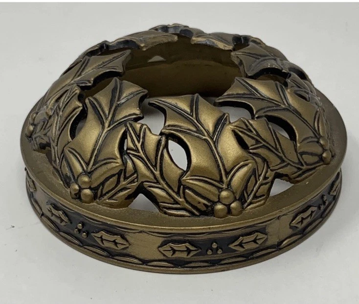 Yankee Candle Illuma Lid Jar Candle Topper Holly Berries Bronze Tone Holiday  - Image 2 of 2