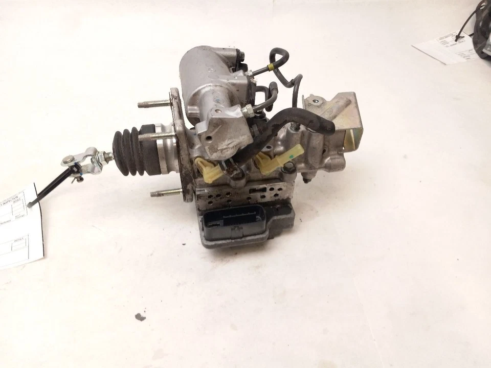 BOMBA DE FRENO CILINDRO MAESTRO ANTIBLOQUEO para TOYOTA PRIUS C 2012-2019 OEM Foto 2 de 4