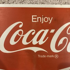 Preços baixos em 1960 Coca Cola Entre Sinais de Propaganda da Coca