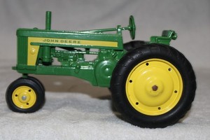 1/16 REPAINT VINTAGE ESKA JOHN DEERE 620 ( VERSION WITHOUT 3 PT.)