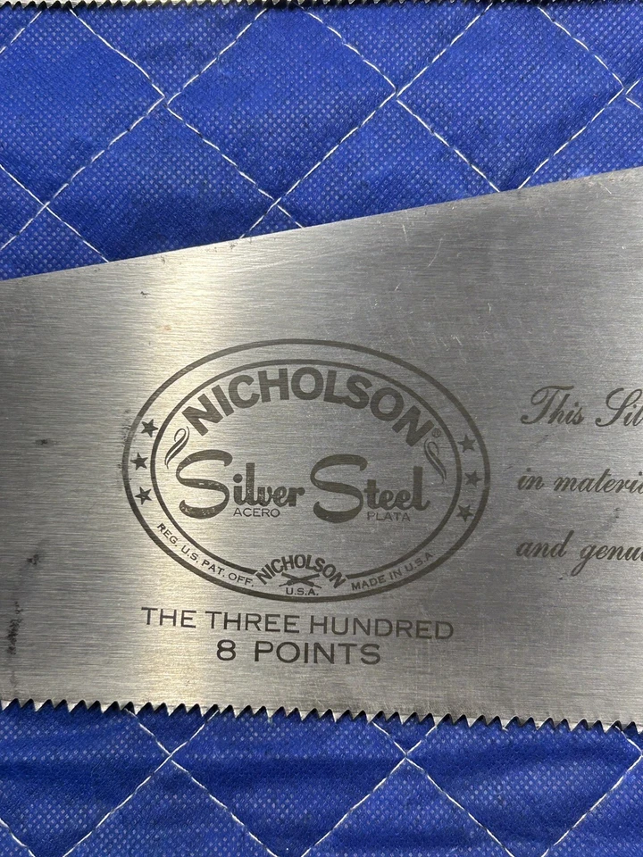 Lote de 3 sierras de mano Nicholson de acero plateado vintage con soporte de sierra de exhibición de tienda raro Foto 2 de 4