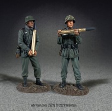 W. Britain - Two Members of a German 88 Flak Gun - 25222