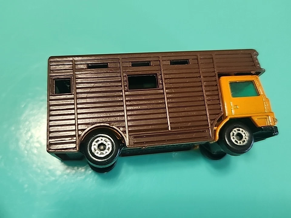 1977 Vintage Caixa de Fósforos Solta Superrápida Nº Caixa de 40 cavalos rara marrom transportador de gado - Imagem 3 de 4