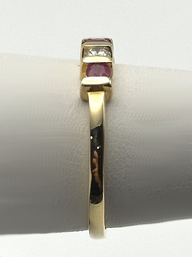 14k Gold Ring set with natural Rubies and Diamonds Size: 8 - Picture 2 of 9