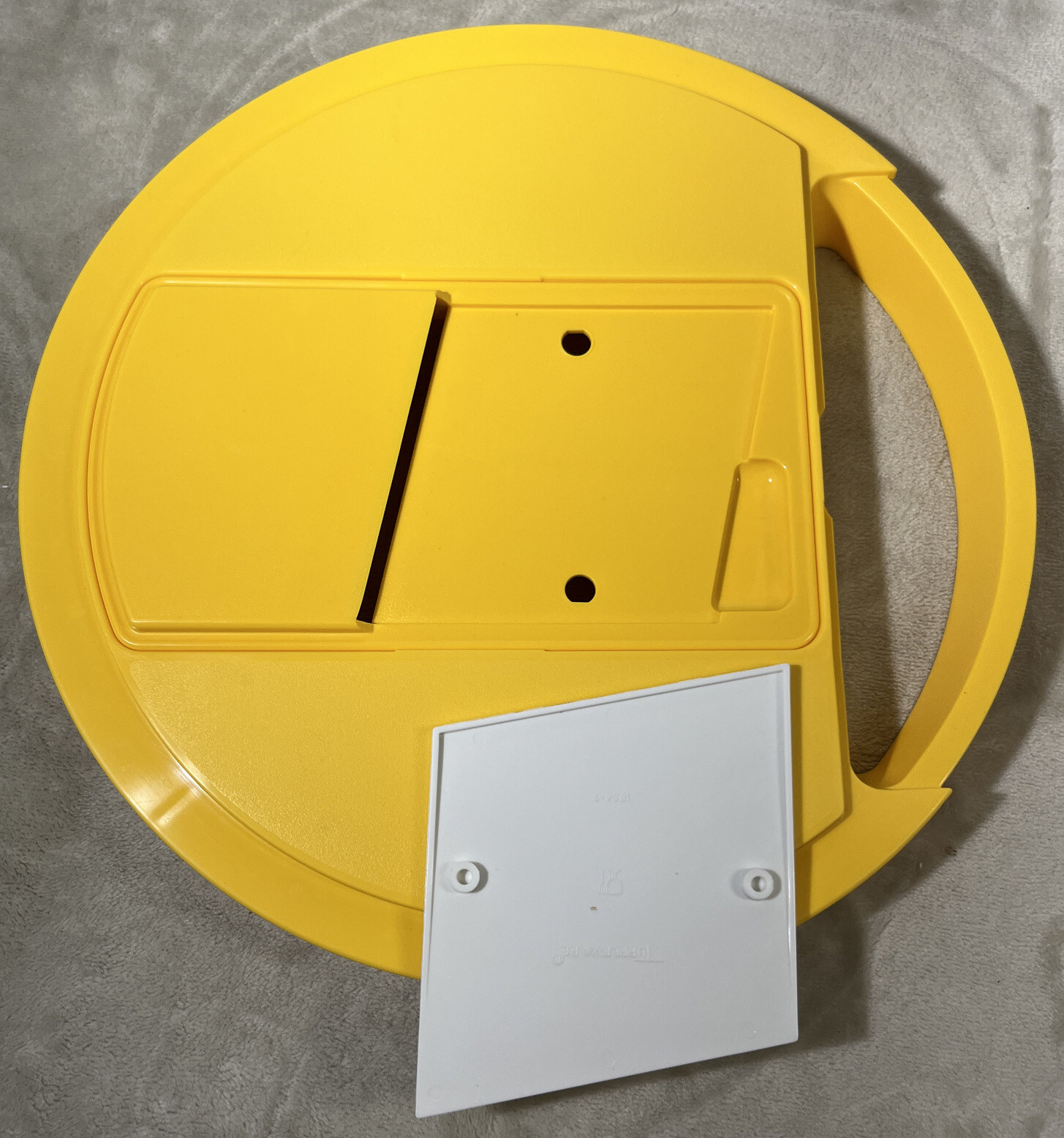 Tupperware Vintage Cheese Slicer 1853-1 Yellow Grater Shredder With Lid ...