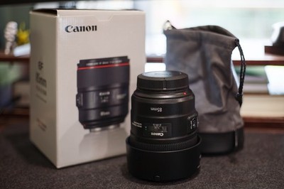 Canon EF 85mm f/1.4L IS USM Lens  - Excellent Condition.