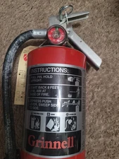 Ansul Sentry 5 lb ABC Fire Extinguisher w/ Wall Hook. rechargeable with 2024 tag