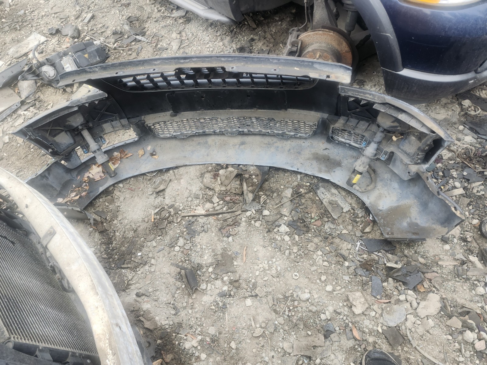 99-06 2002 2004 AUDI TT FRONT BUMPER COVER GRILL  Damaged 