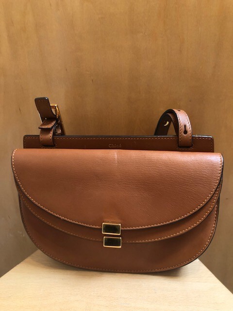 【関税&送料込】Chloe' Halfmoon Leather Shoulder Bag CHLOE Georgia Brown Leather Half Moon Flap Small Crossbody