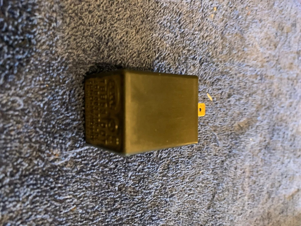 1980 - 1993 Classic Saab 900  VW Rabbit 3 Prong Four Way Turn Signal Flasher - Image 4 of 4
