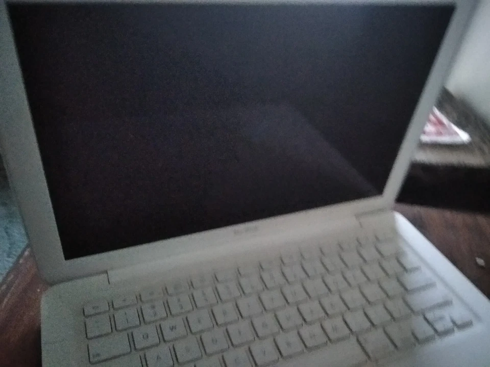 Apple MacBook A1342, 13.3", HIGH SierraOS, 4GB RAM, 250GB HDD + MS OFFICE - Image 2 of 4