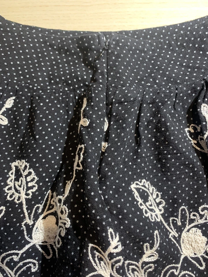 XXI Women's Black & White Polka Dot Floral Embroidered ZipUp Mini Skirt Sz S - Image 4 of 4