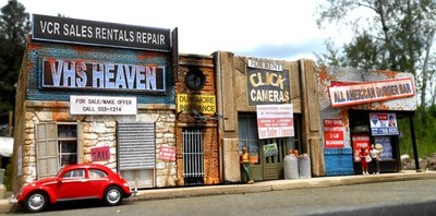 Downtown Deco HO 1/87 GONE BUST BLOCK distressed sidewalks signs complete stores