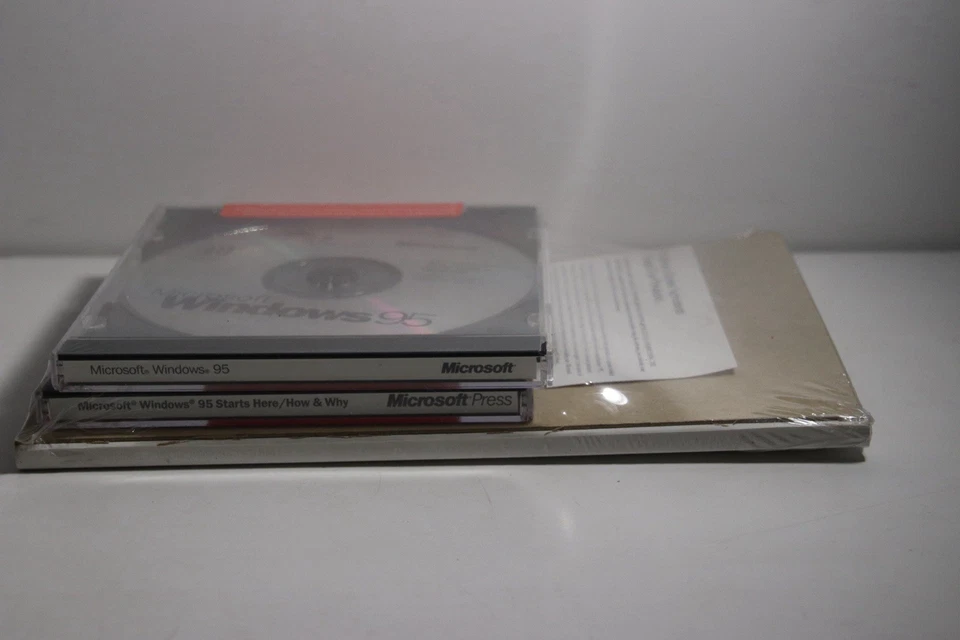 Microsoft Windows 95, Original Certificate, New in Shrink Wrap - Image 4 of 4